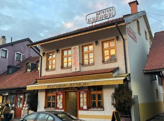 Lux Jefimija アパート *